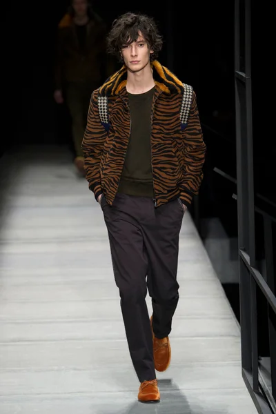 Look 17